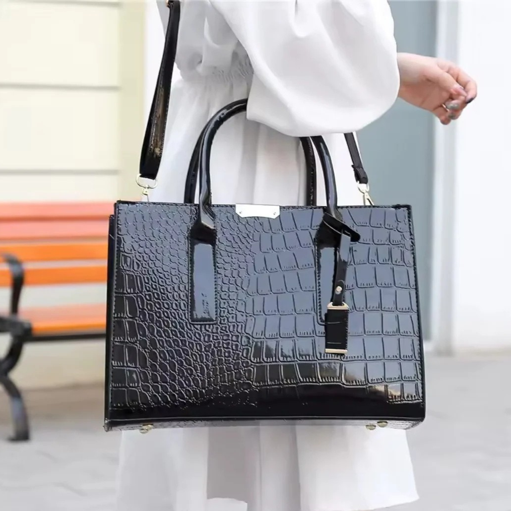 Elegante Tasche mit Krokodil-Print aus veganem Leder 9L