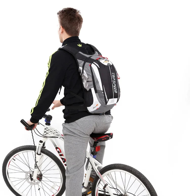 Multifunktionaler Fahrradrucksack mit Trinksystem & 18L Volumen