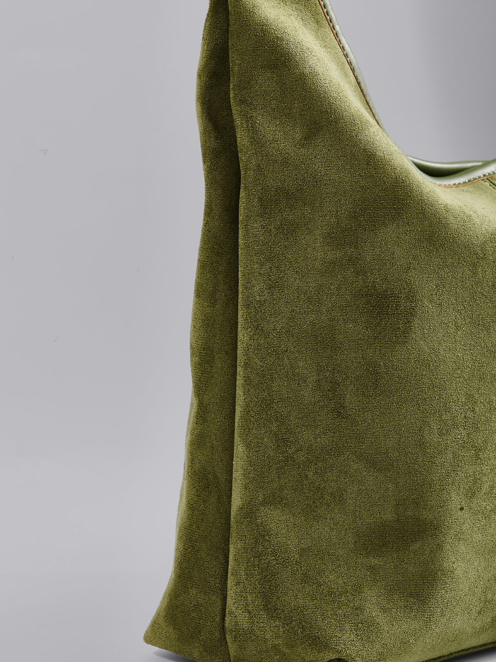 Halbrunde Tote aus Veganem Leder – Stilvoll, Praktisch & Nachhaltig