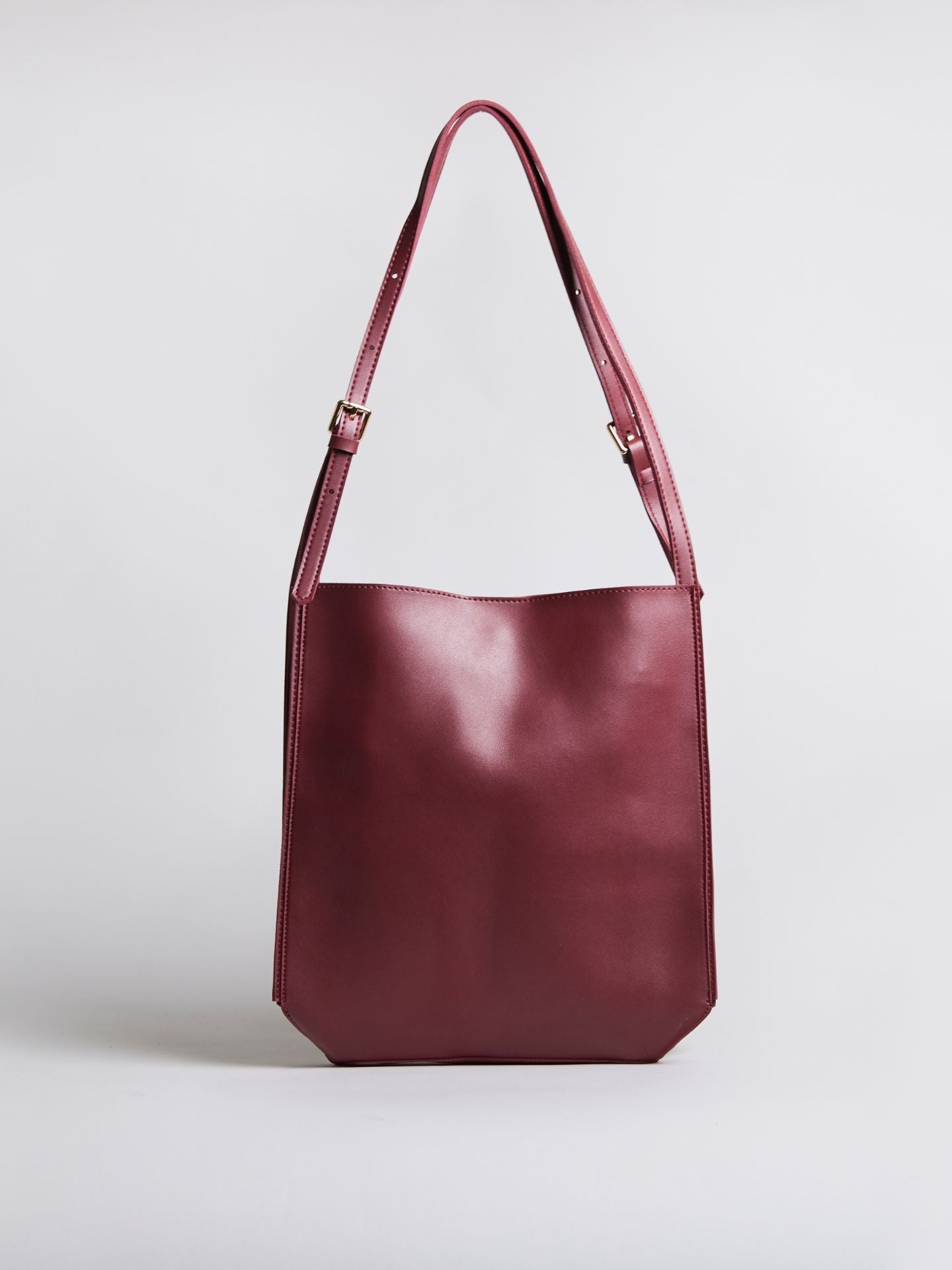 Halbrunde Schultertasche aus Veganem Leder – Elegant & Geräumig für den Alltag