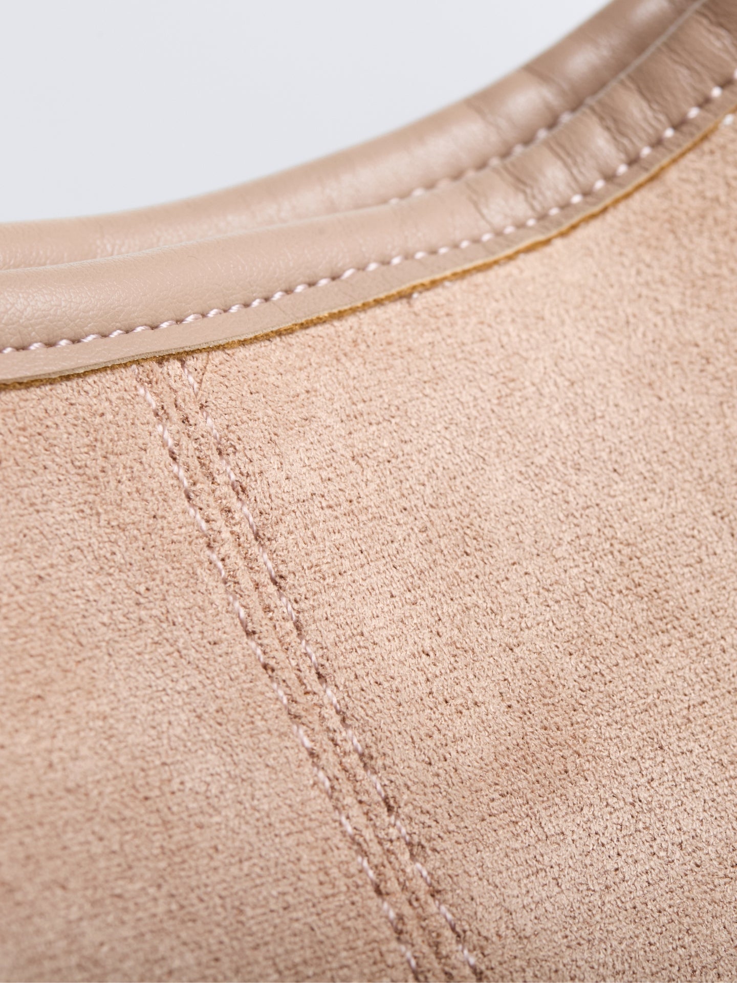 Halbrunde Tote aus Veganem Leder – Stilvoll, Praktisch & Nachhaltig