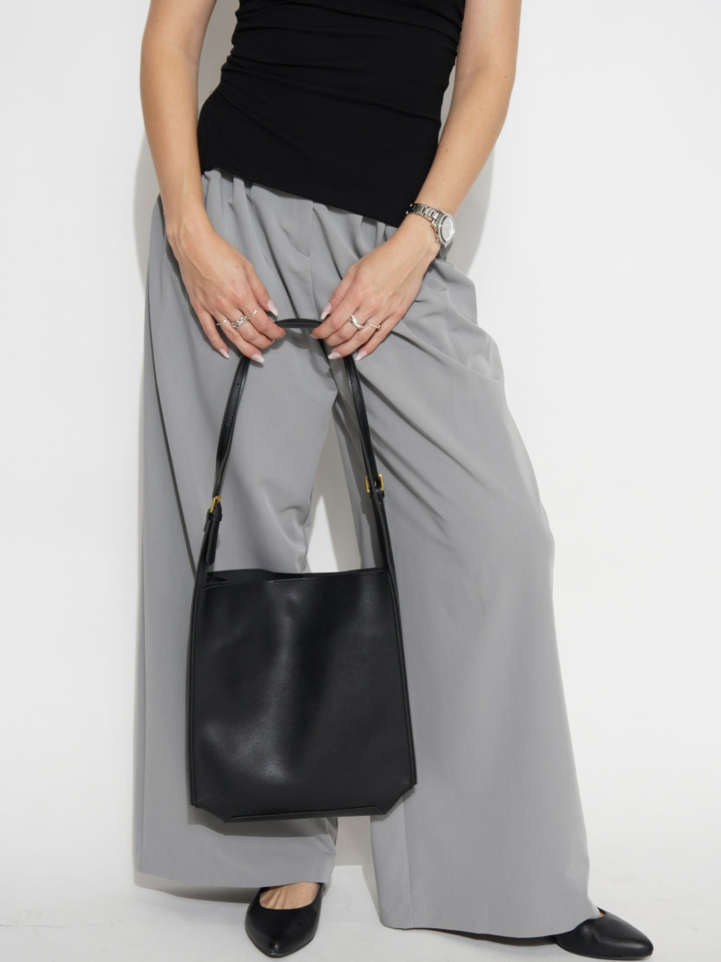 Halbrunde Schultertasche aus Veganem Leder – Elegant & Geräumig für den Alltag
