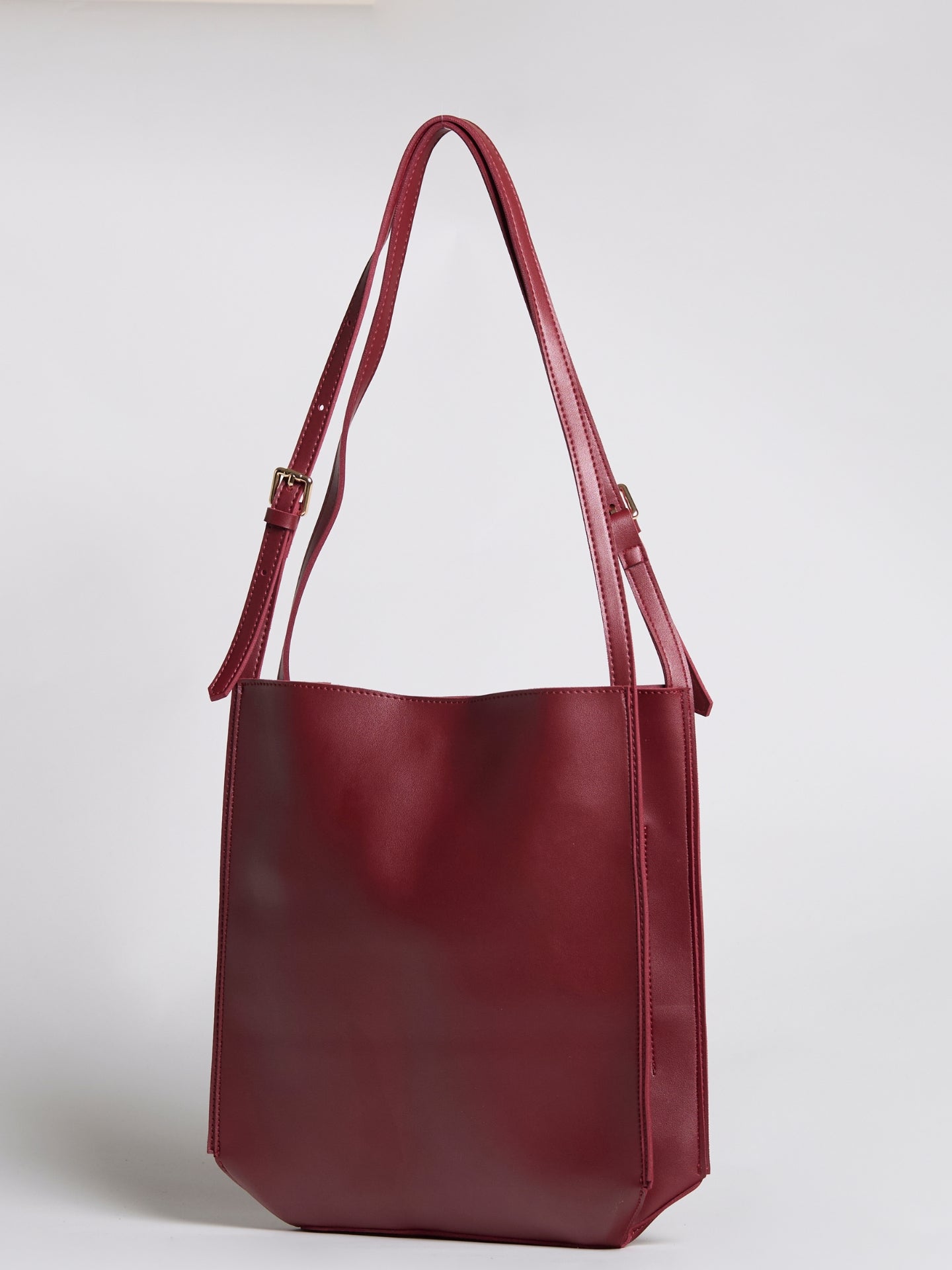 Halbrunde Schultertasche aus Veganem Leder – Elegant & Geräumig für den Alltag