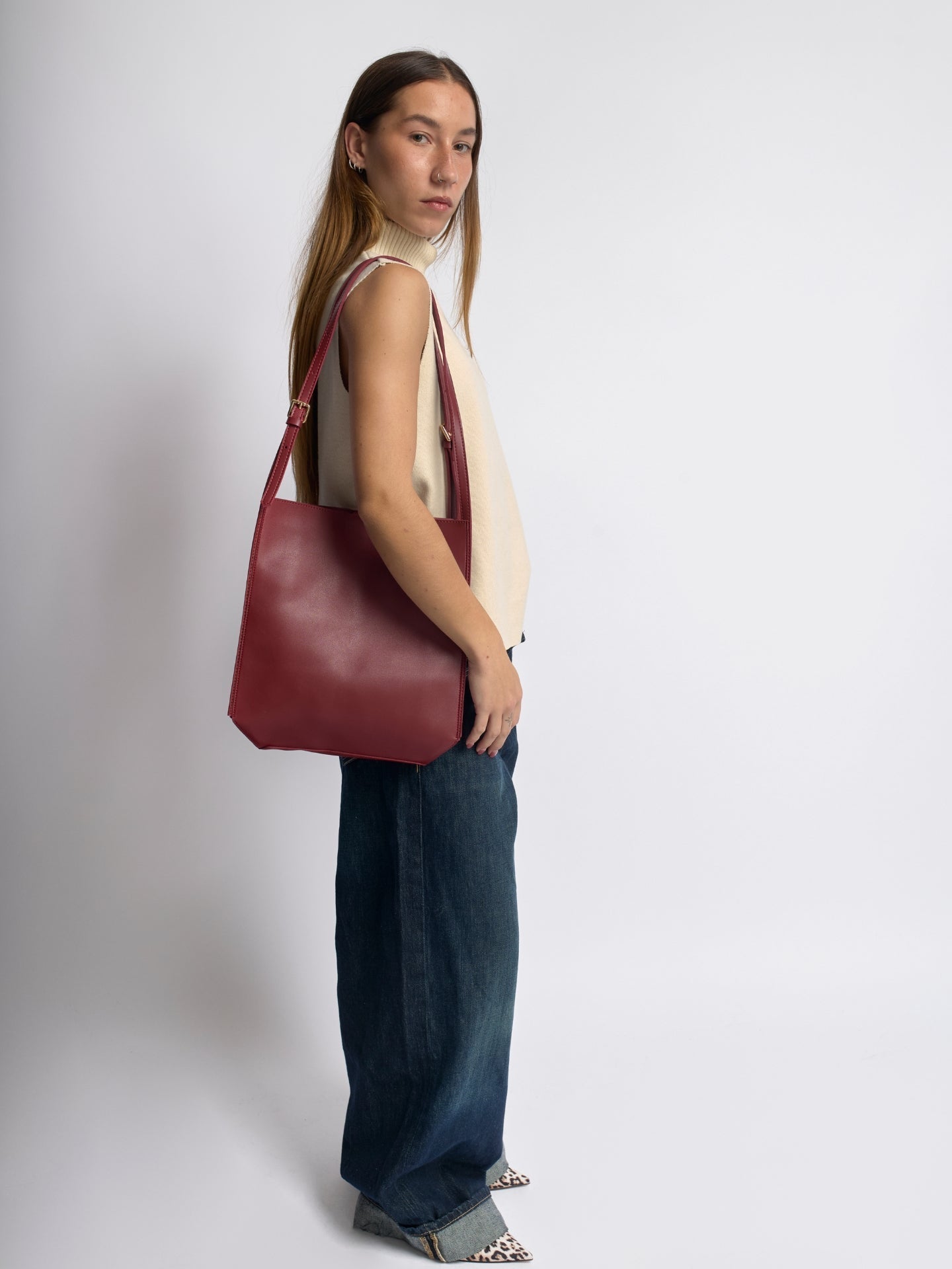 Halbrunde Schultertasche aus Veganem Leder – Elegant & Geräumig für den Alltag