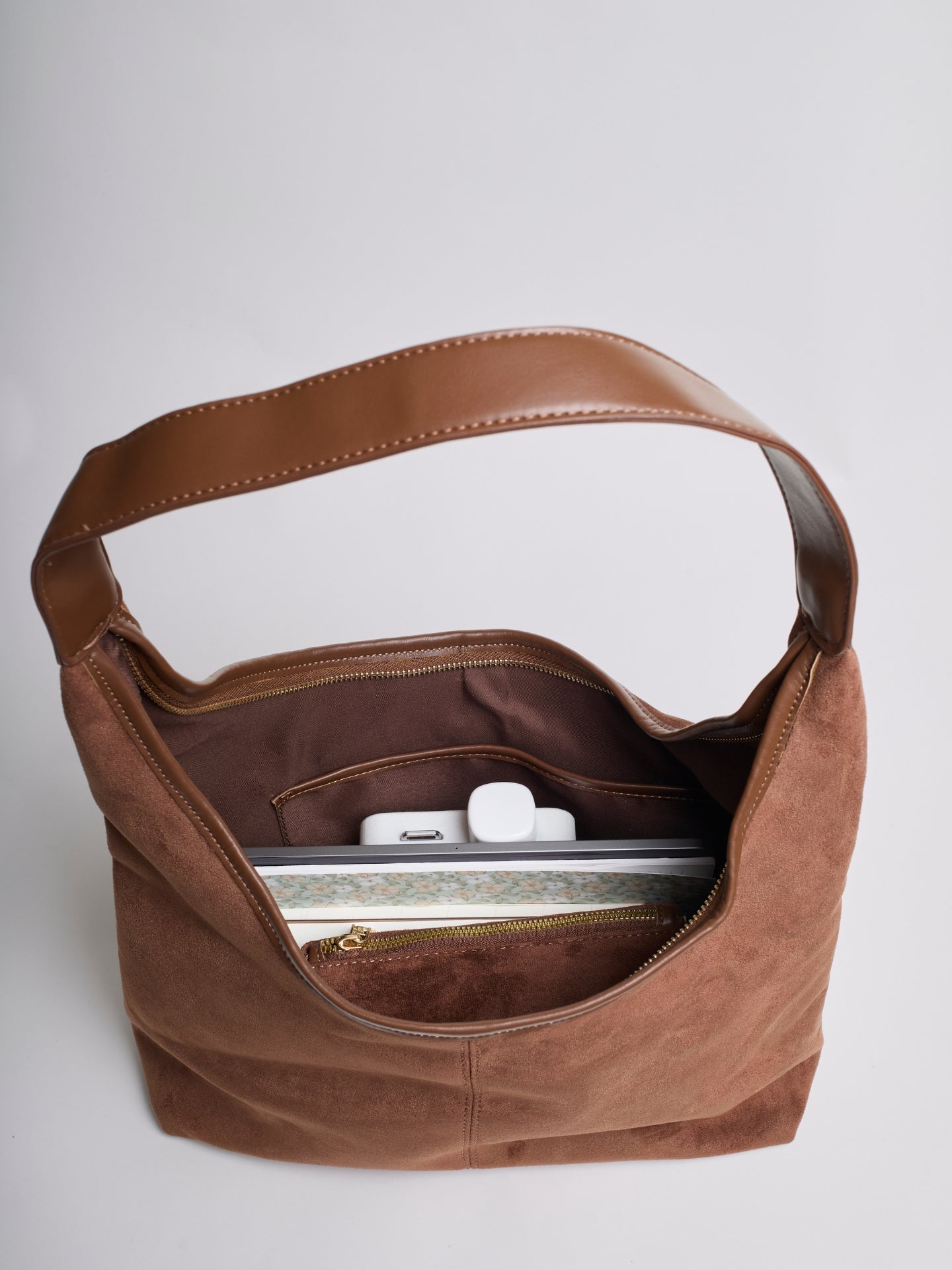 Halbrunde Tote aus Veganem Leder – Stilvoll, Praktisch & Nachhaltig
