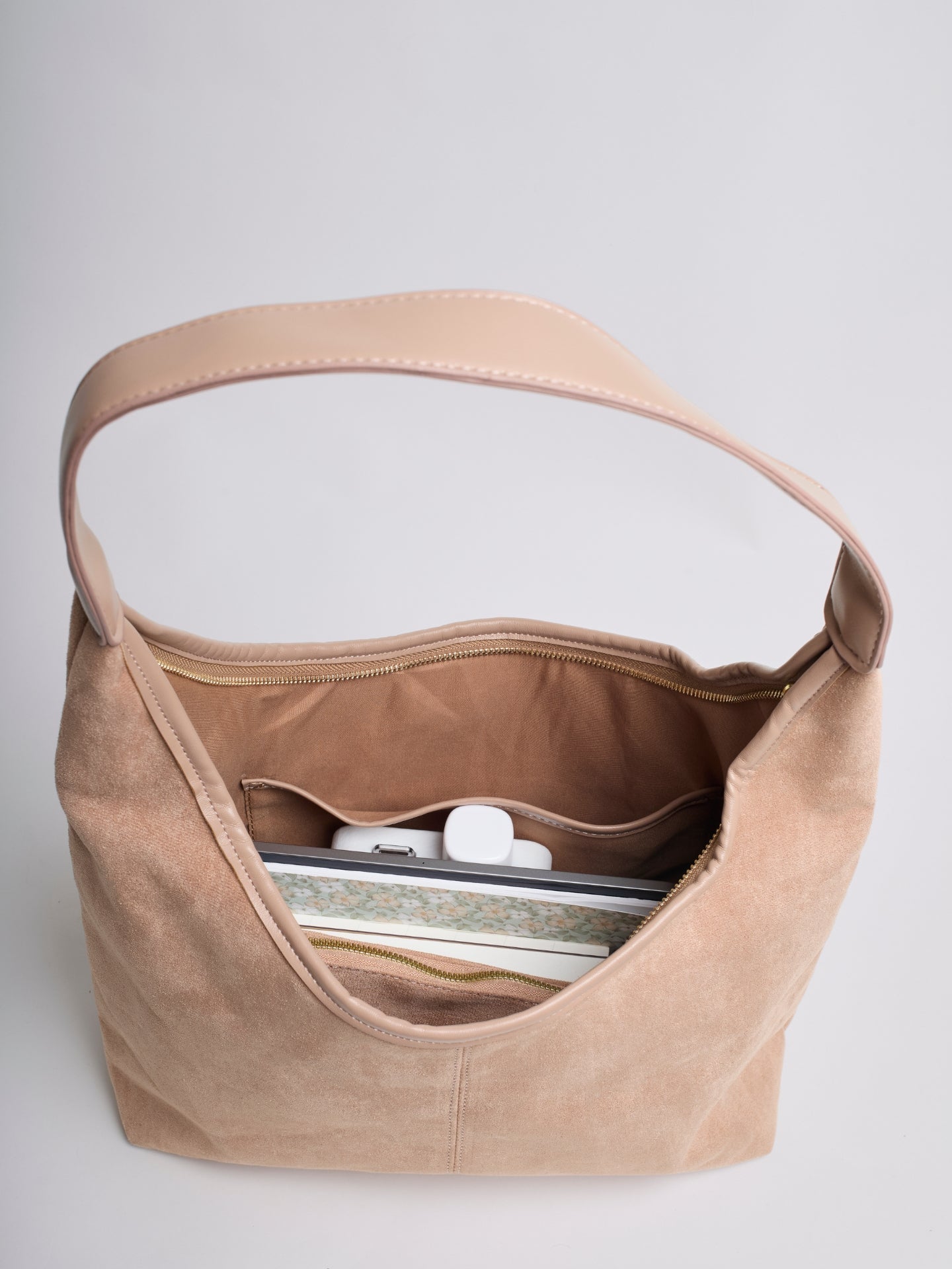 Halbrunde Tote aus Veganem Leder – Stilvoll, Praktisch & Nachhaltig