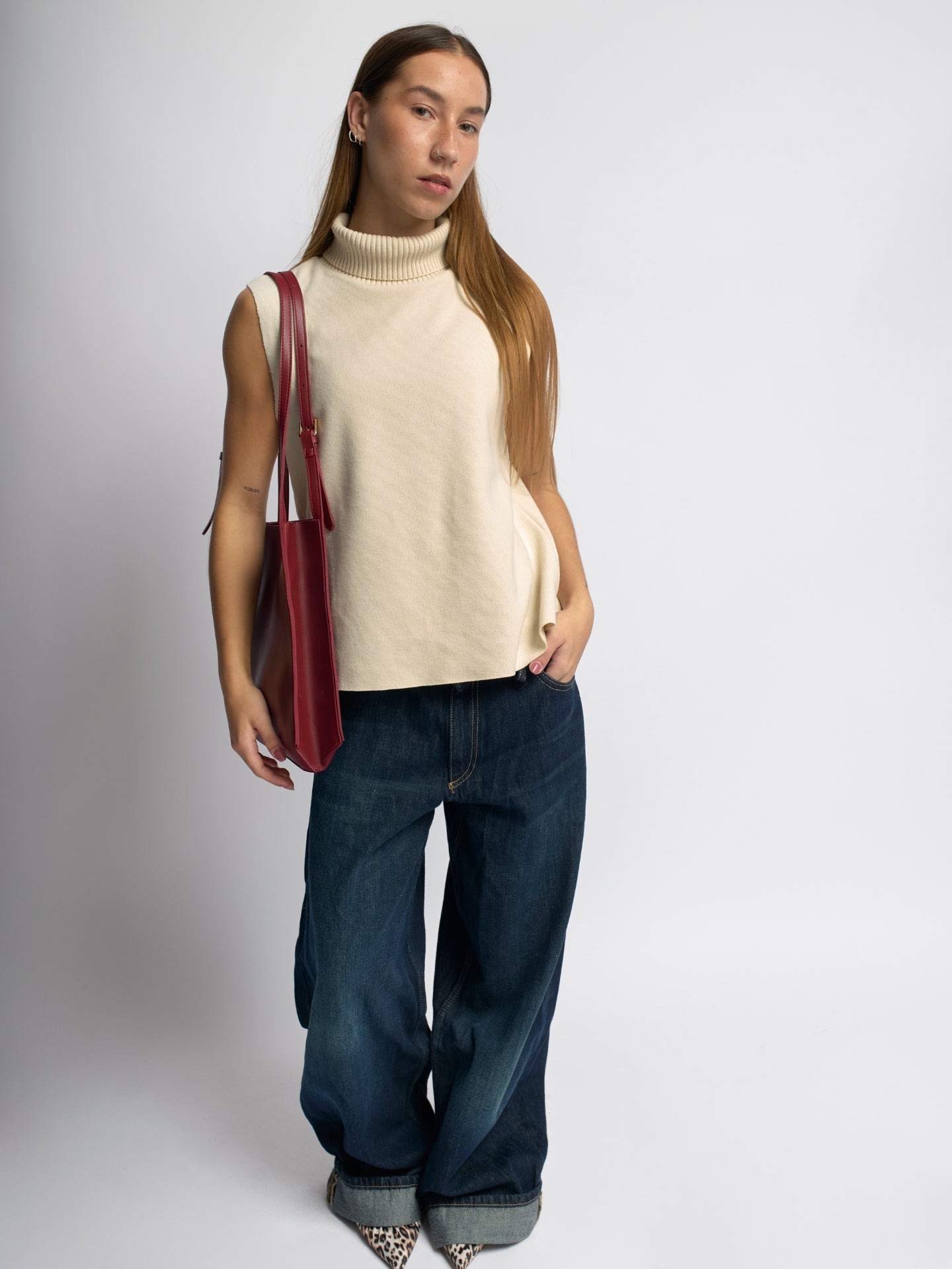 Halbrunde Schultertasche aus Veganem Leder – Elegant & Geräumig für den Alltag