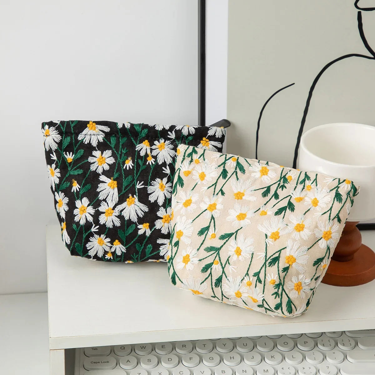 Kulturtasche mit Blumenstickerei – Canvas & Reißverschluss