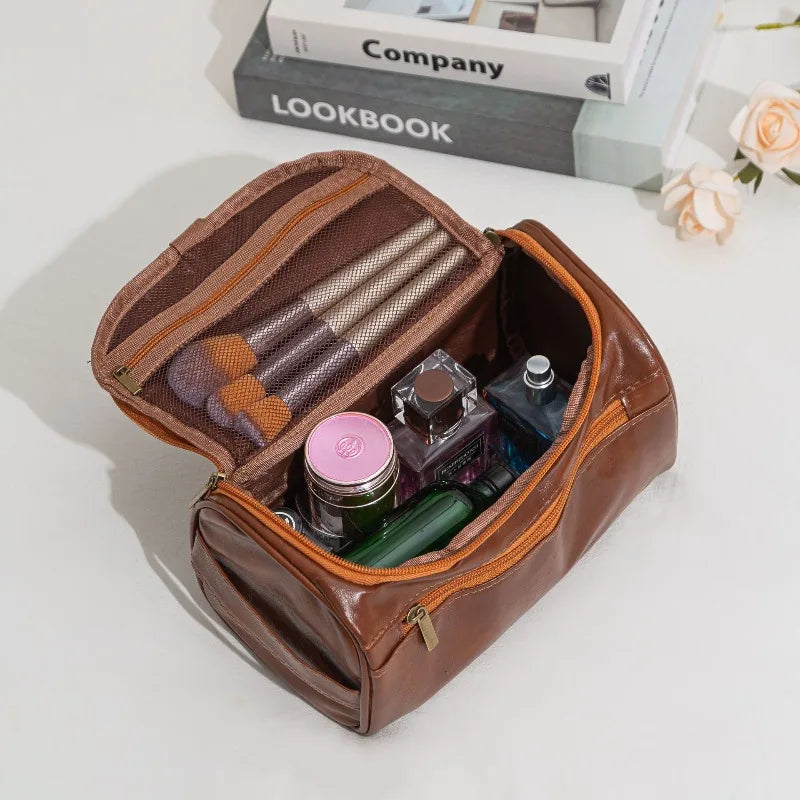 Kulturtasche Leder zum Aufhängen – groß & praktisch