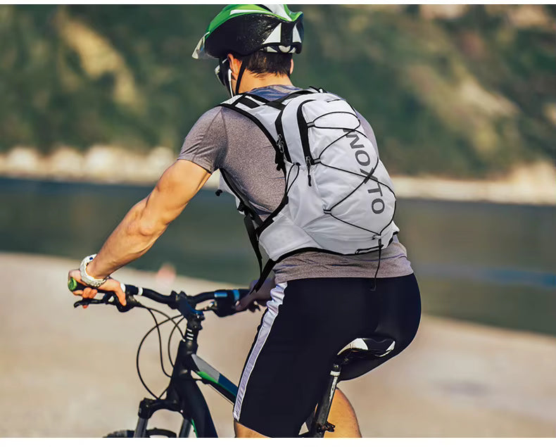 Lauf- & Fahrradrucksack 18L – Trinksystem & 360° Reflektoren