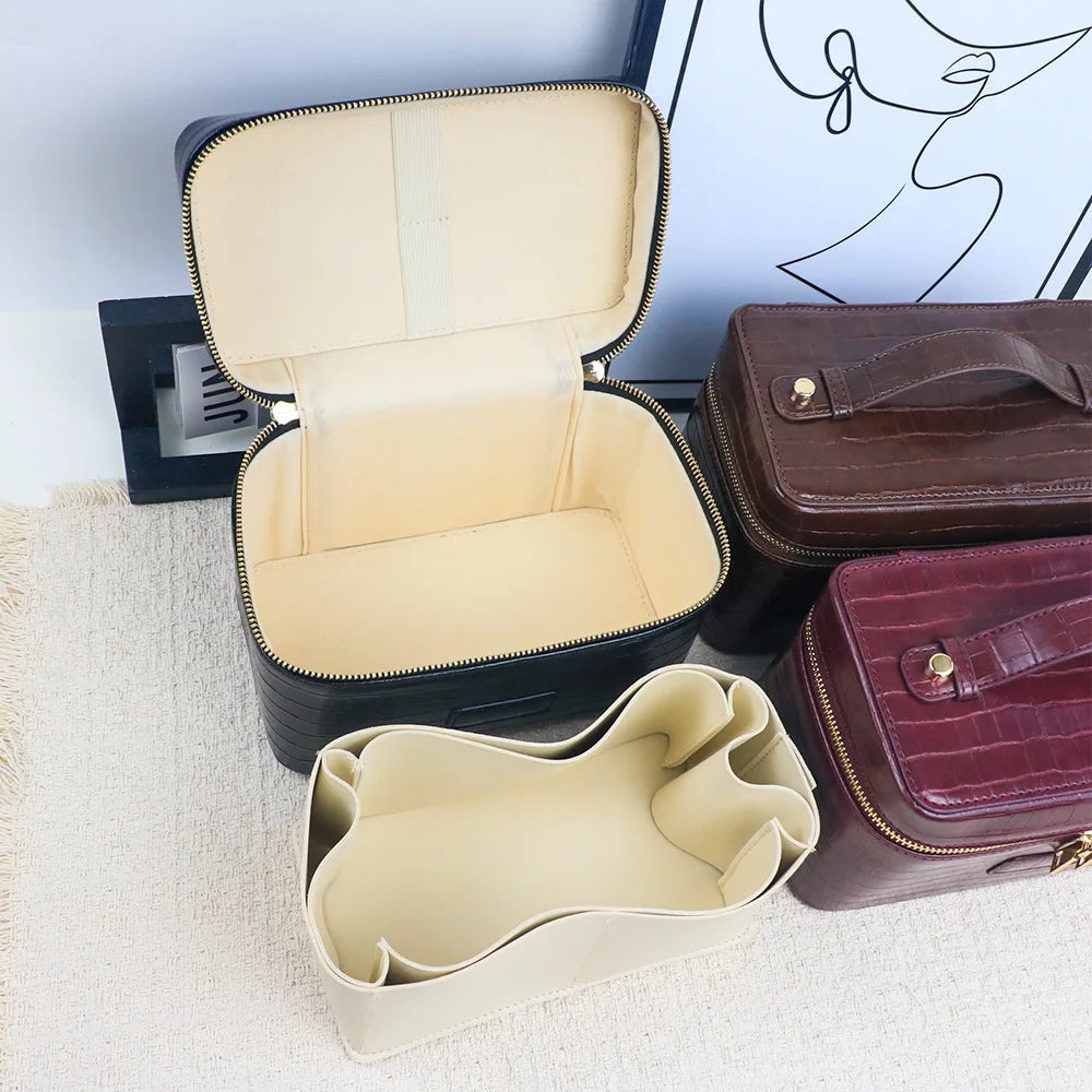 Kulturtasche zum Aufhängen – Krokodilprägung