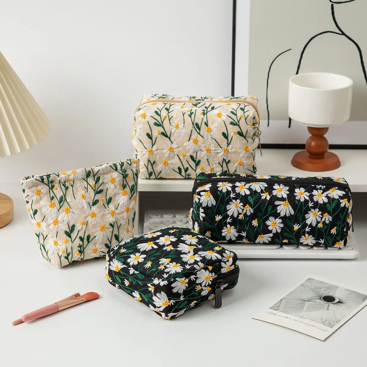 Kulturtasche mit Blumenstickerei – Canvas & Reißverschluss