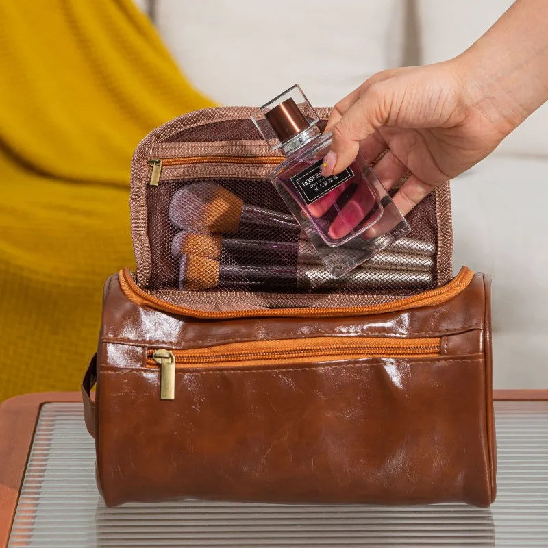 Kulturtasche Leder zum Aufhängen – groß & praktisch